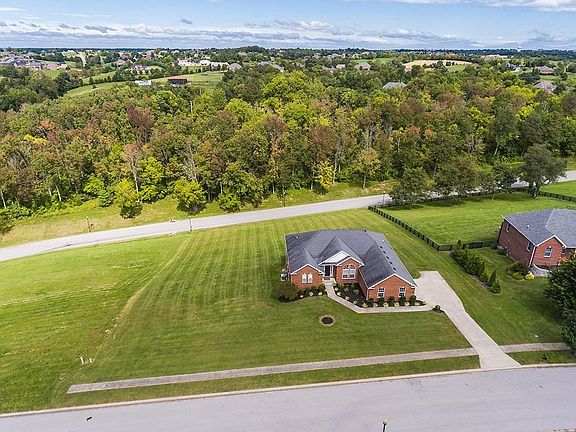 2nd image of 1006 Cherry Ct