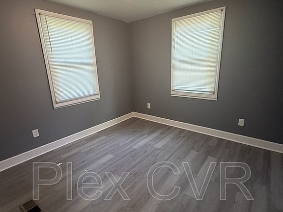 3rd image of 3143 Hubbard St