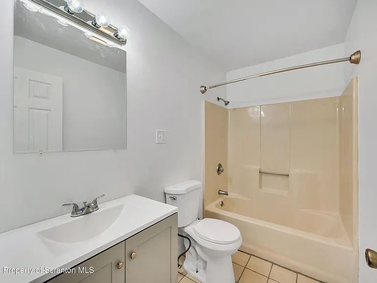 1213 Lori Ln — Photo 7