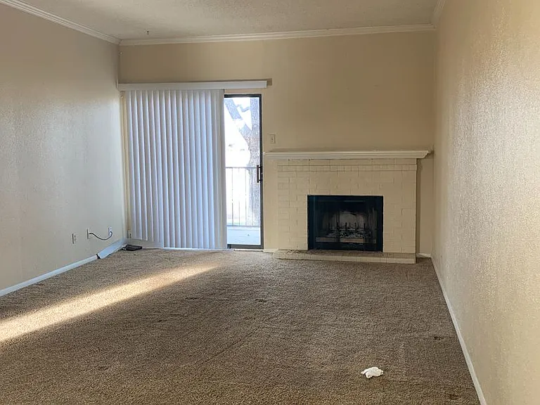 1020 Mockingbird Ln #D — Photo 2