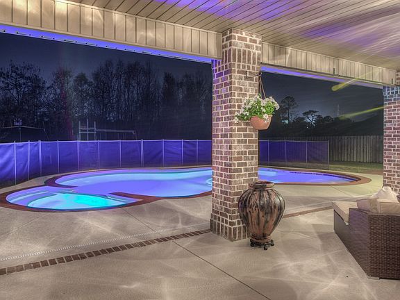 3rd image of 1683 Woodlawn Way