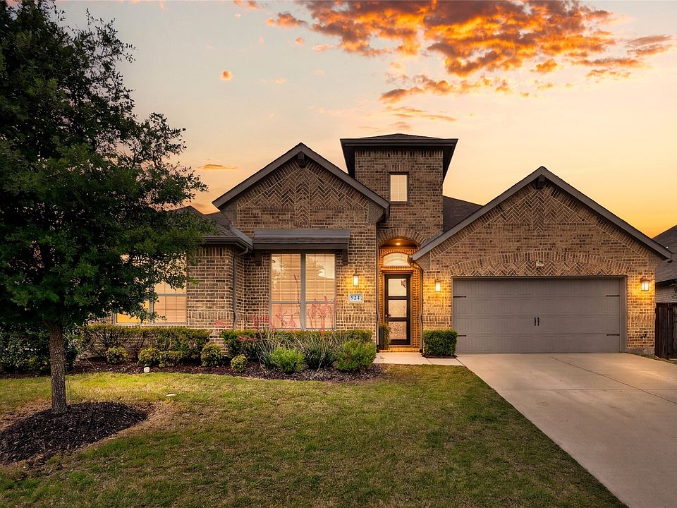 1st image of 924 Coralberry Dr