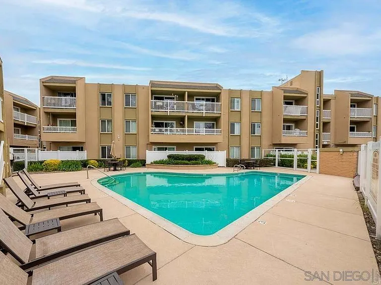 3030 Suncrest Dr #707 — Photo 2