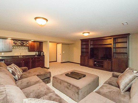 4th image of 4703 NE Hillcrest Ct