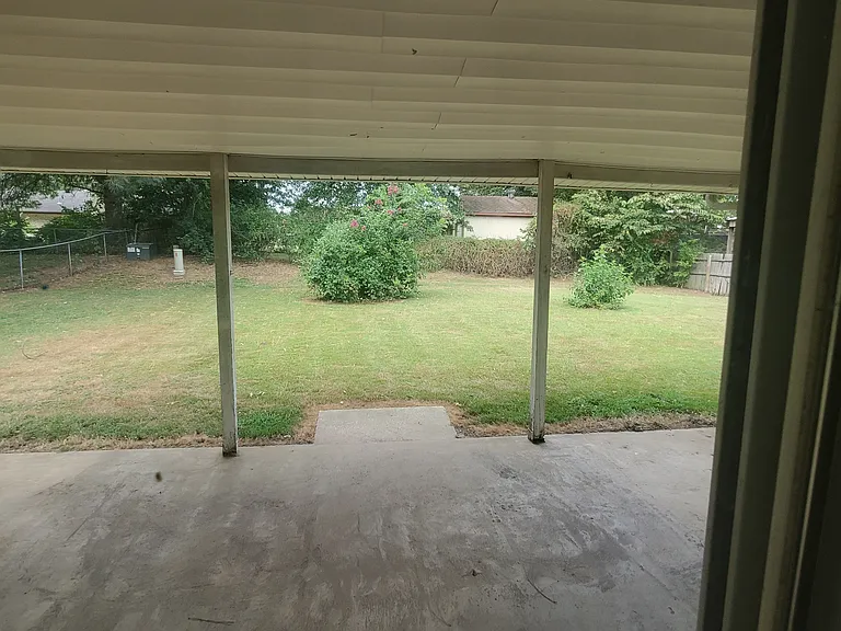 1809 Tanglewood Ln — Photo 13
