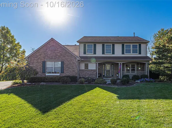 2328 Chestnut Cir, Lake Orion, MI 48360