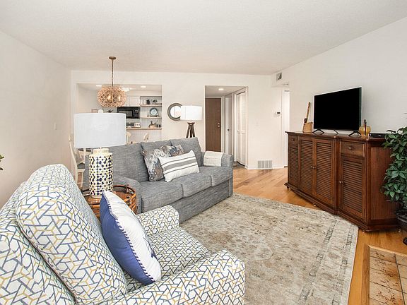 4th image of 368 Harbor Dr Unit 206