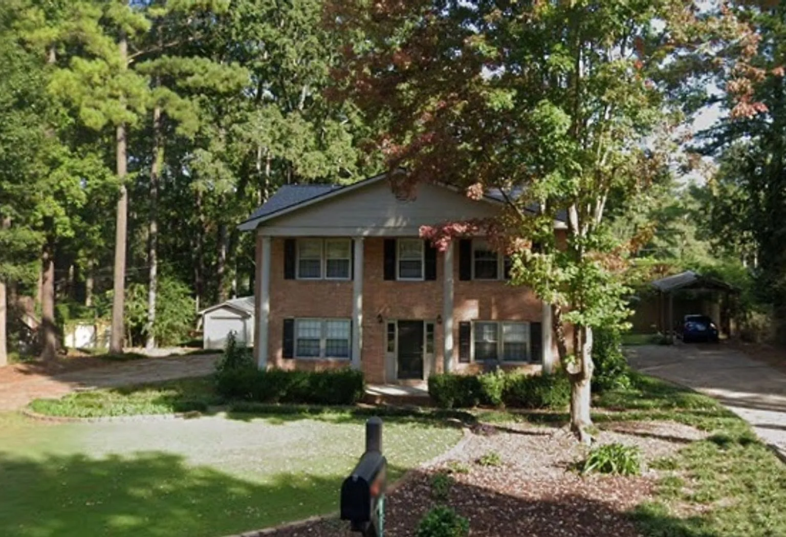 Beautiful, updated duplex in great area! Close to I-26 and I-20, Harbison shopping, dining, hospi... — Photo 1