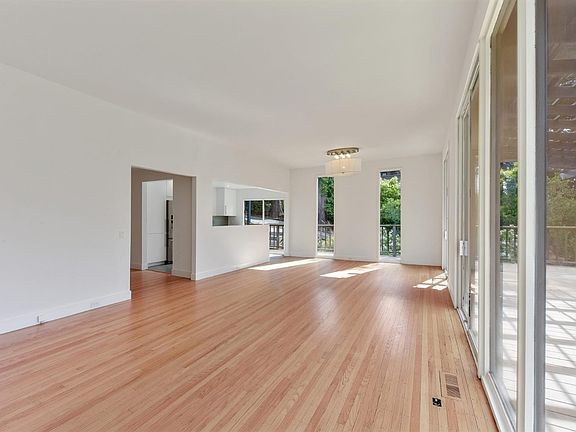 4th image of 209 Tamalpais Ave