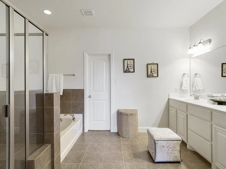 5428 Locust Dr — Photo 13