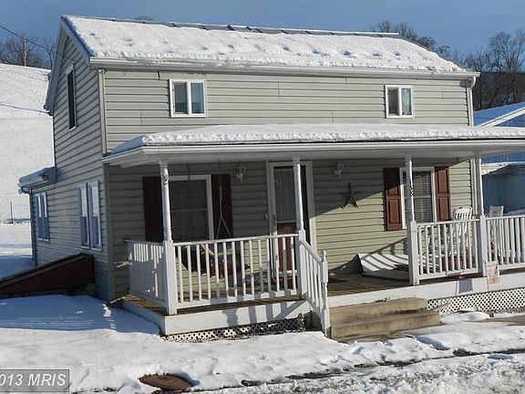 2nd image of 138 N Eberly St