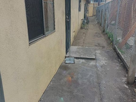 3rd image of 6410 Gallant St #1/4