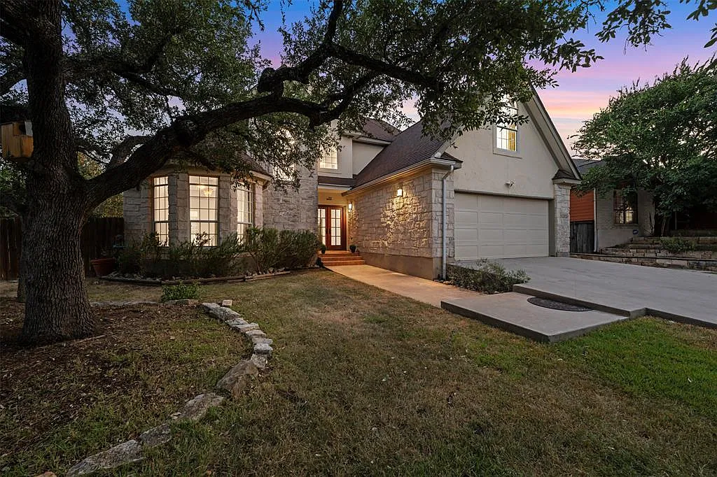 4 bed, 2.5 bath, 2210 sqft, $2,750 — Photo 2