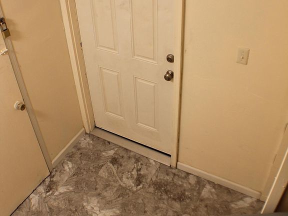 4th image of 438 Ainsworth Cir #2