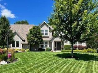 W271N2497 Chestnut Ct, Pewaukee, WI 53072