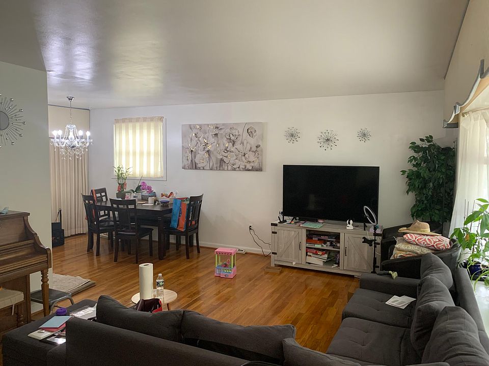 2nd image of 13515 Keating St