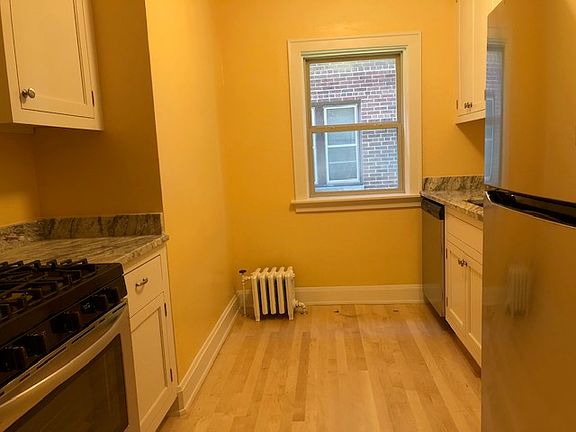 2nd image of 4428 N Oakland Ave APT 8