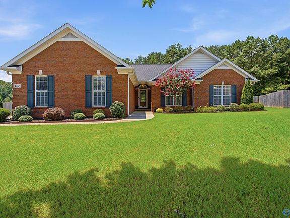 3rd image of 139 Castlehill Dr