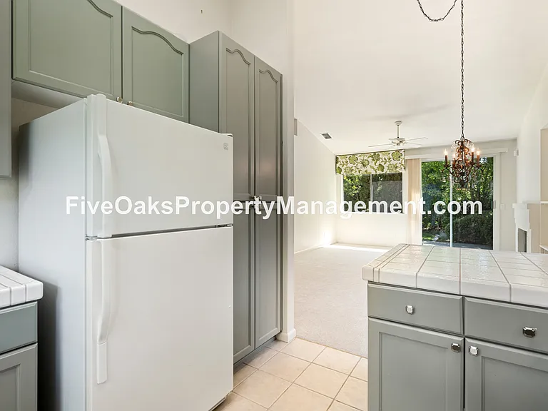 885 Rathbone Cir — Photo 7