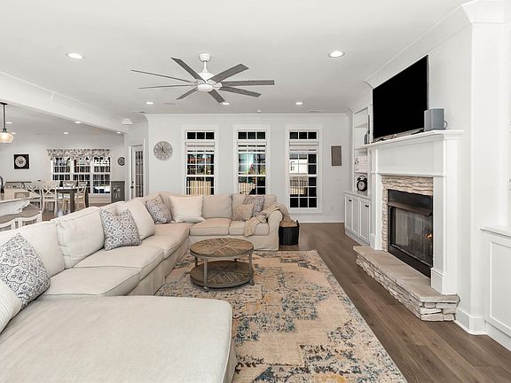 4th image of 8004 Farm Meadow Dr