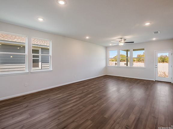 5th image of 8307 Sunrise Glen