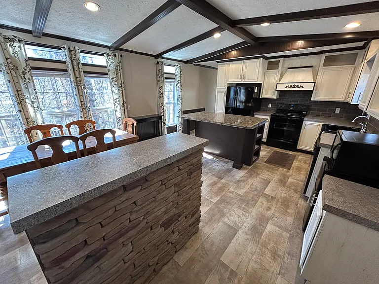 31320 Wildwood Dr — Photo 2