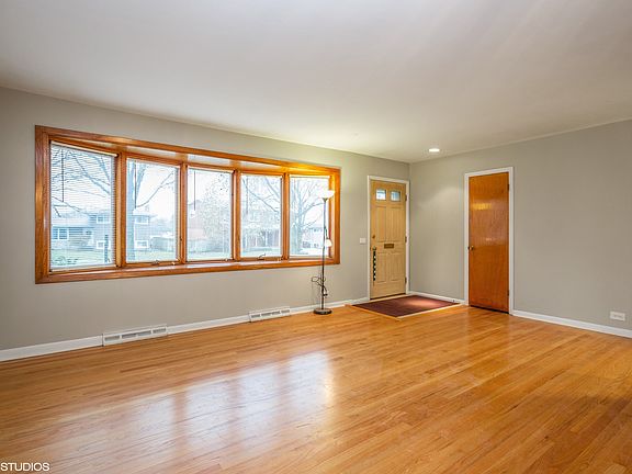 2nd image of 640 S Bennett Ave