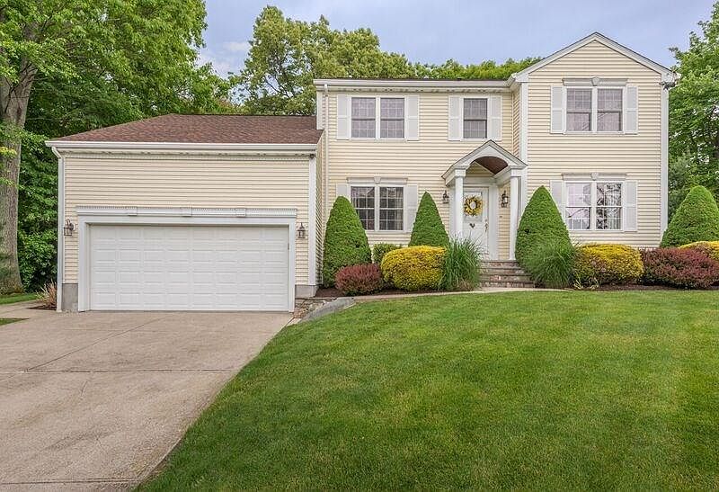 1st image of 14 Foxwood Dr