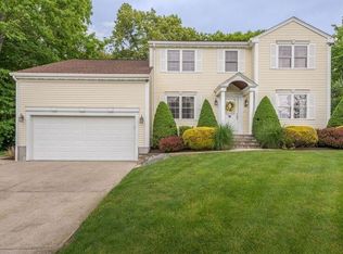 14 Foxwood Dr, Lincoln, RI 02865