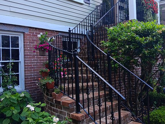2nd image of 203 W Waldburg St