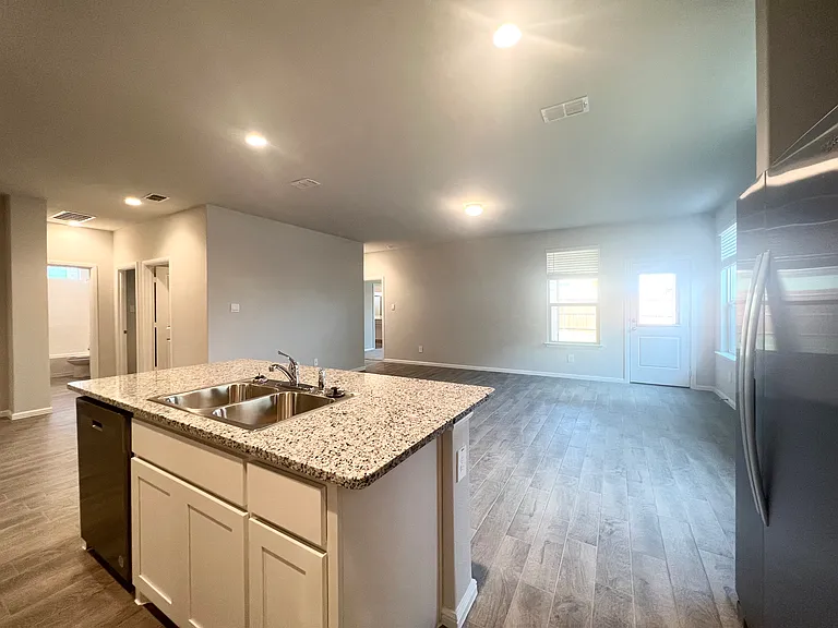 8636 Centerboard Ln — Photo 5