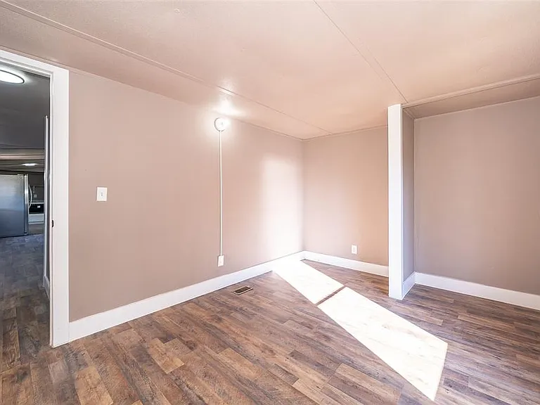101 Caroline Ave — Photo 13