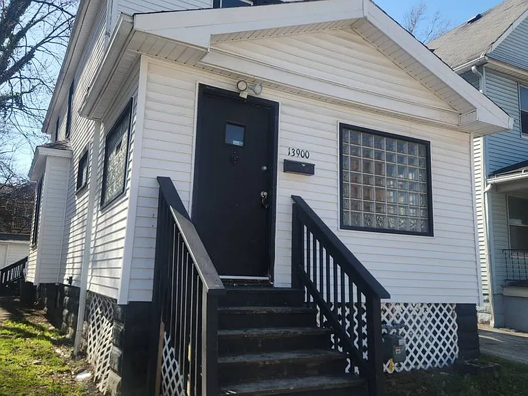 13900 Potomac Ave — Photo 2