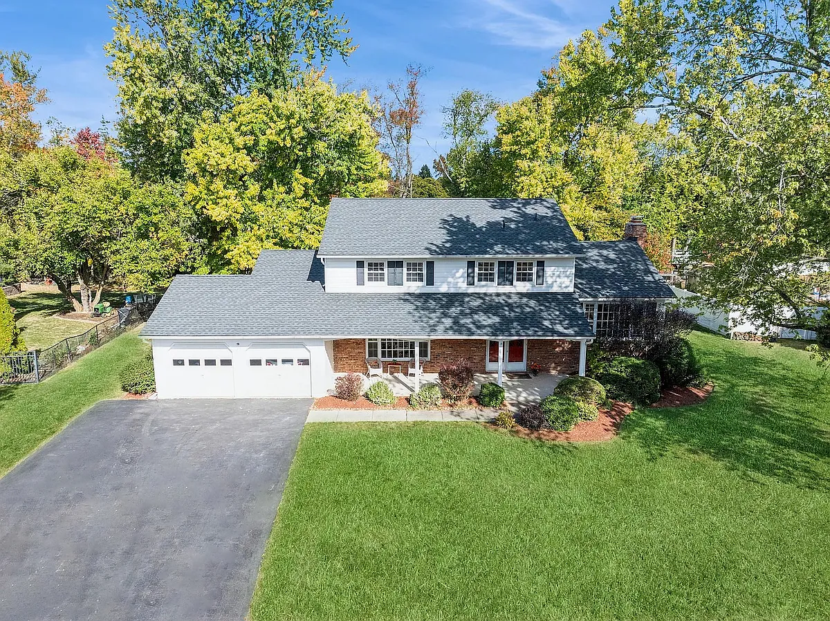 Colonial-Style Suburban Home with Two-Car Garage and Manicured Lawn - 15 Van Wyck Dr