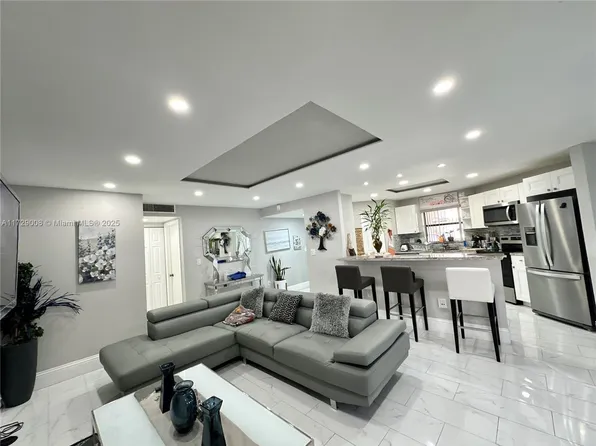 6655 W Broward Blvd APT 201, Plantation, FL 33317