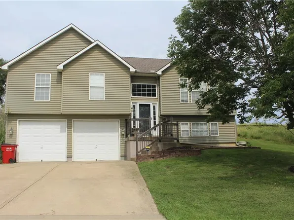 212 E Whispering Hills Blvd, Lone Jack, MO 64070