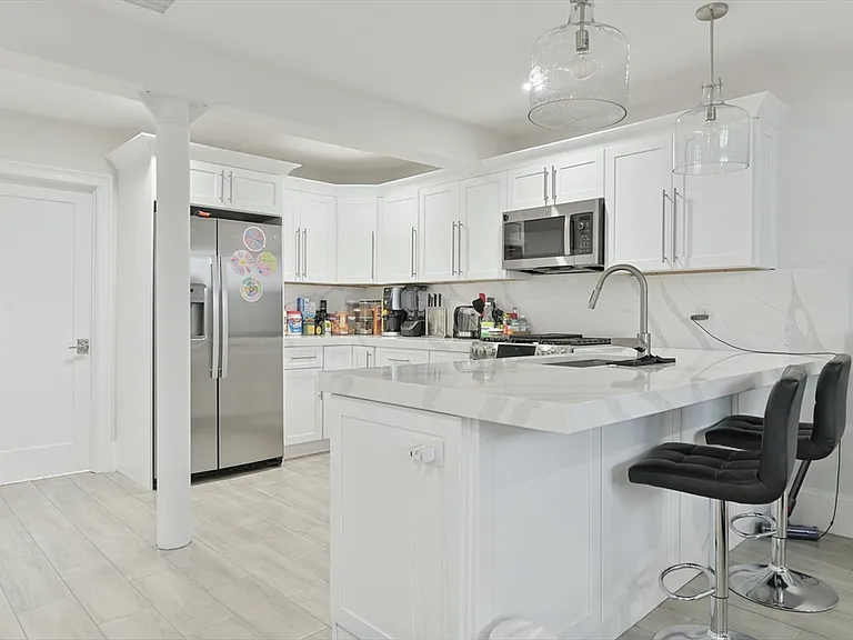 467 E 8th St #1A — Photo 5
