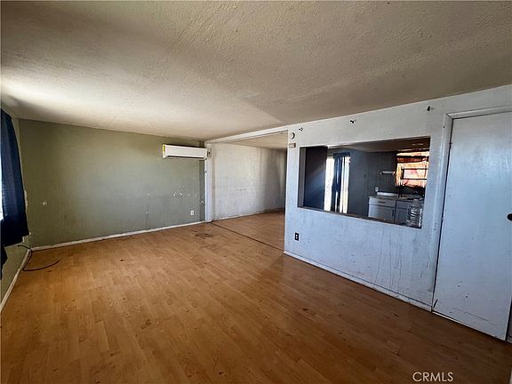 2nd image of 2045 Desoto St