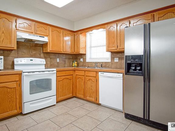 5th image of 106 Sandhurst Cir