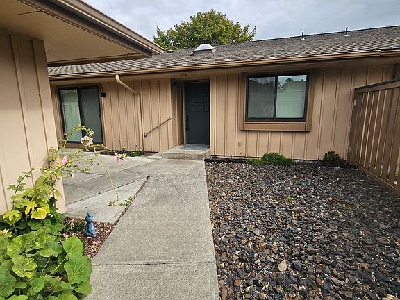 3rd image of 807 Westshore Dr NE APT B6