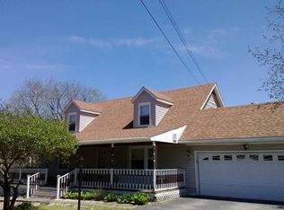 599 N Chestnut St, Lewistown, IL 61542