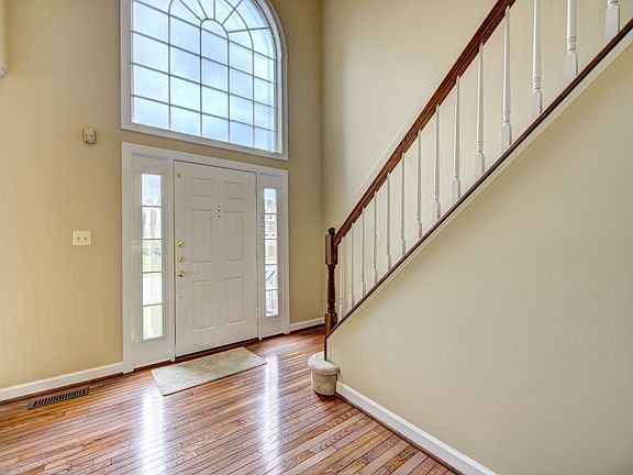 4th image of 3020 Franklin Corner Ln