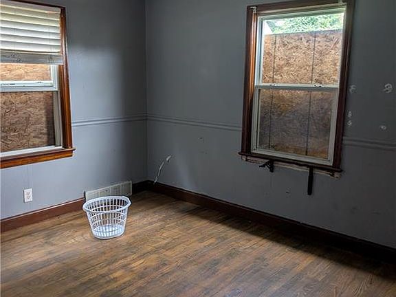 2nd image of 222 NE 43rd St