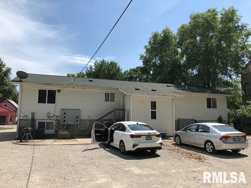 2nd image of 525 E Park St