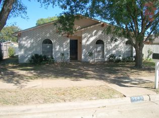 7243 Hedge Dr, Dallas, TX 75249