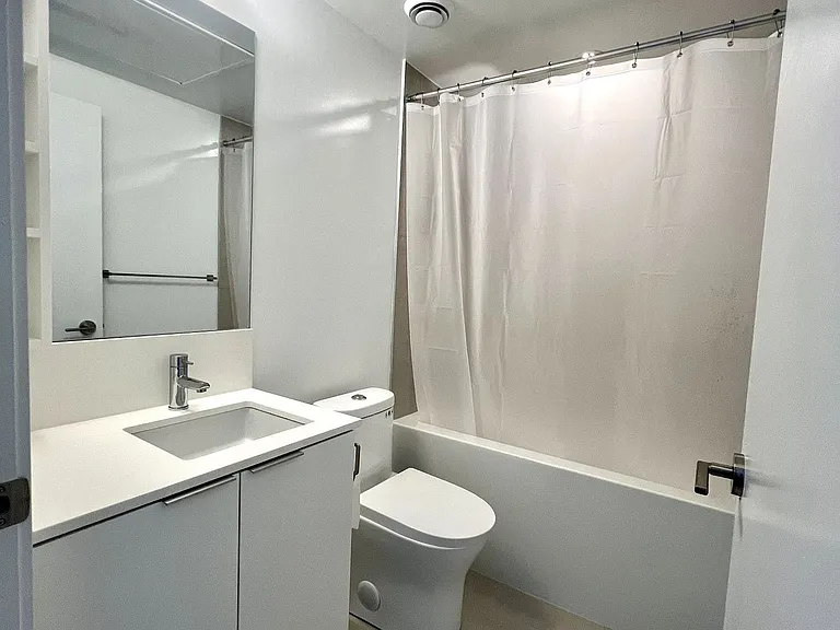 8 Wellesley St W #5507 — Photo 12