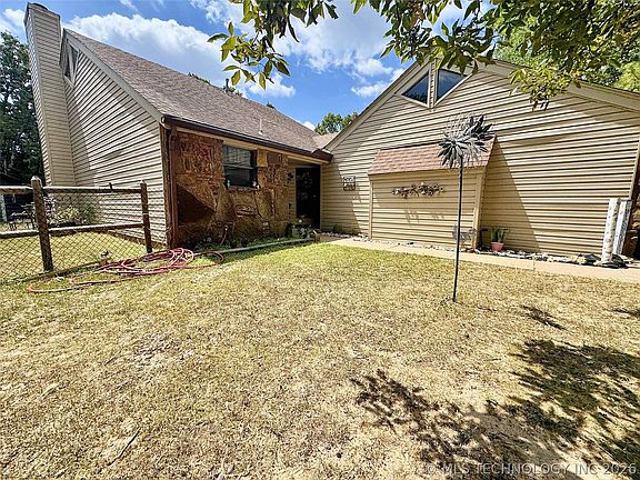 3rd image of 105 Summit Ridge Dr