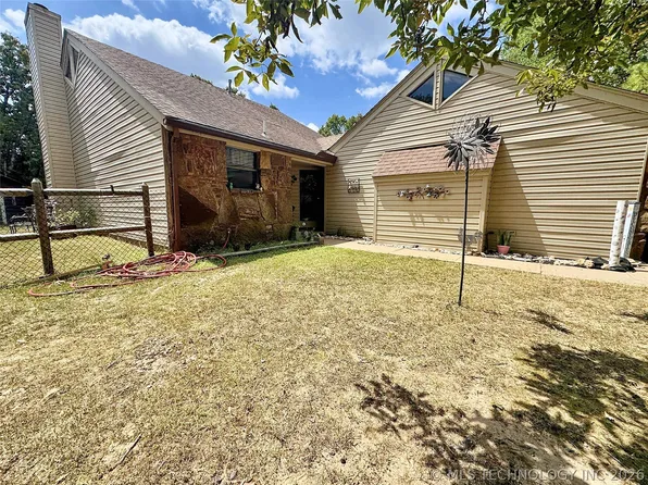 105 Summit Ridge Dr, Tahlequah, OK 74464