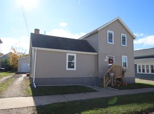 327 W 7th Ave, Oshkosh, WI 54902