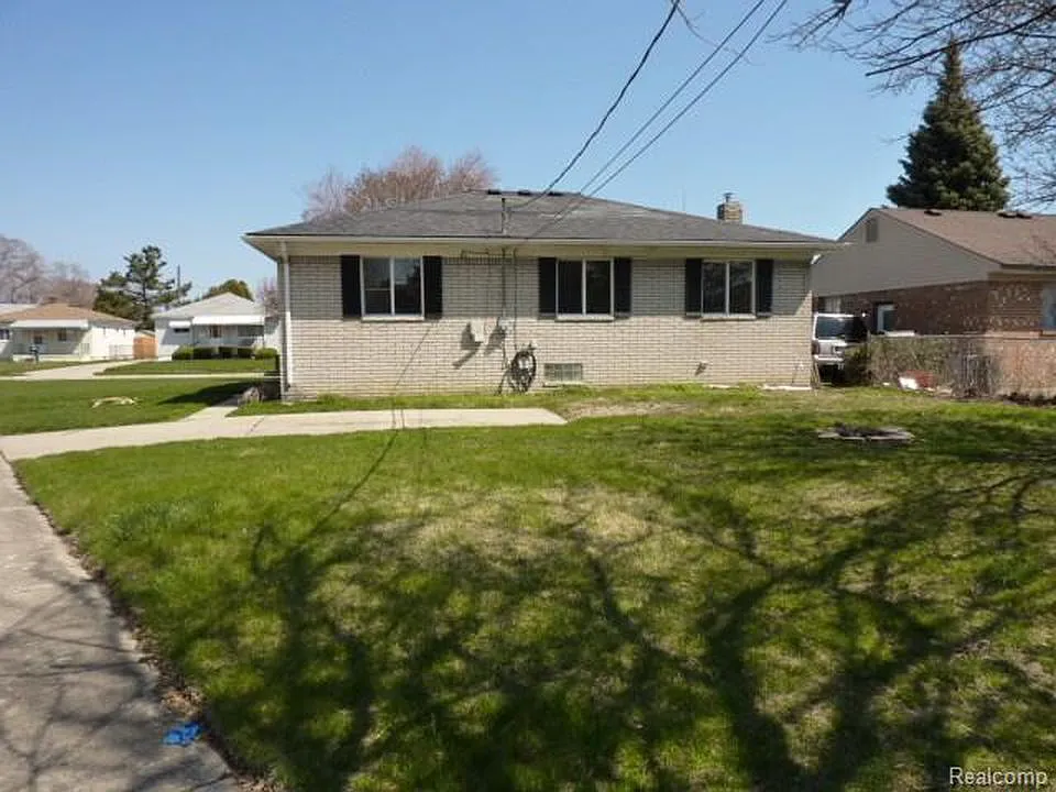 3 bed, 1044 sqft, $1,900 — Photo 3